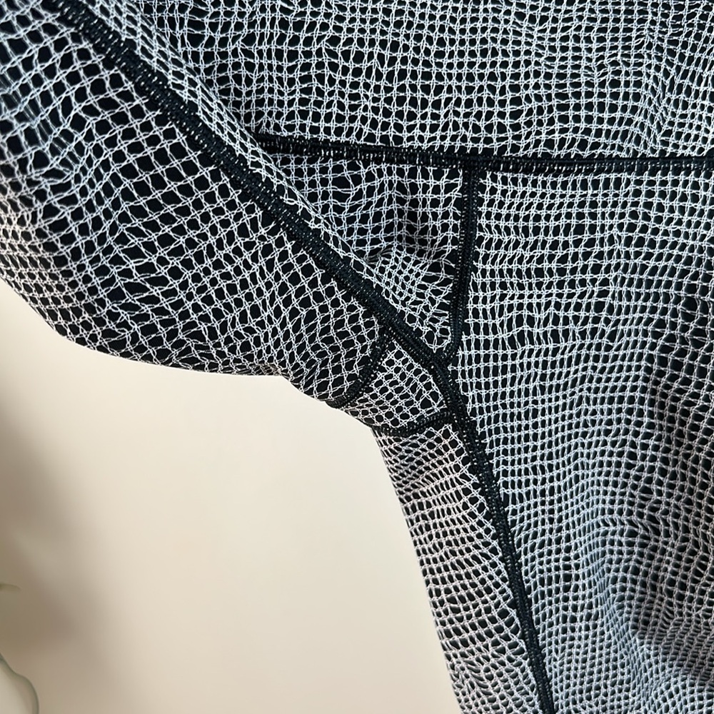 125. Lululemon Wunder Under Pant III
Fall Net White Black - Picture 6 of 9
